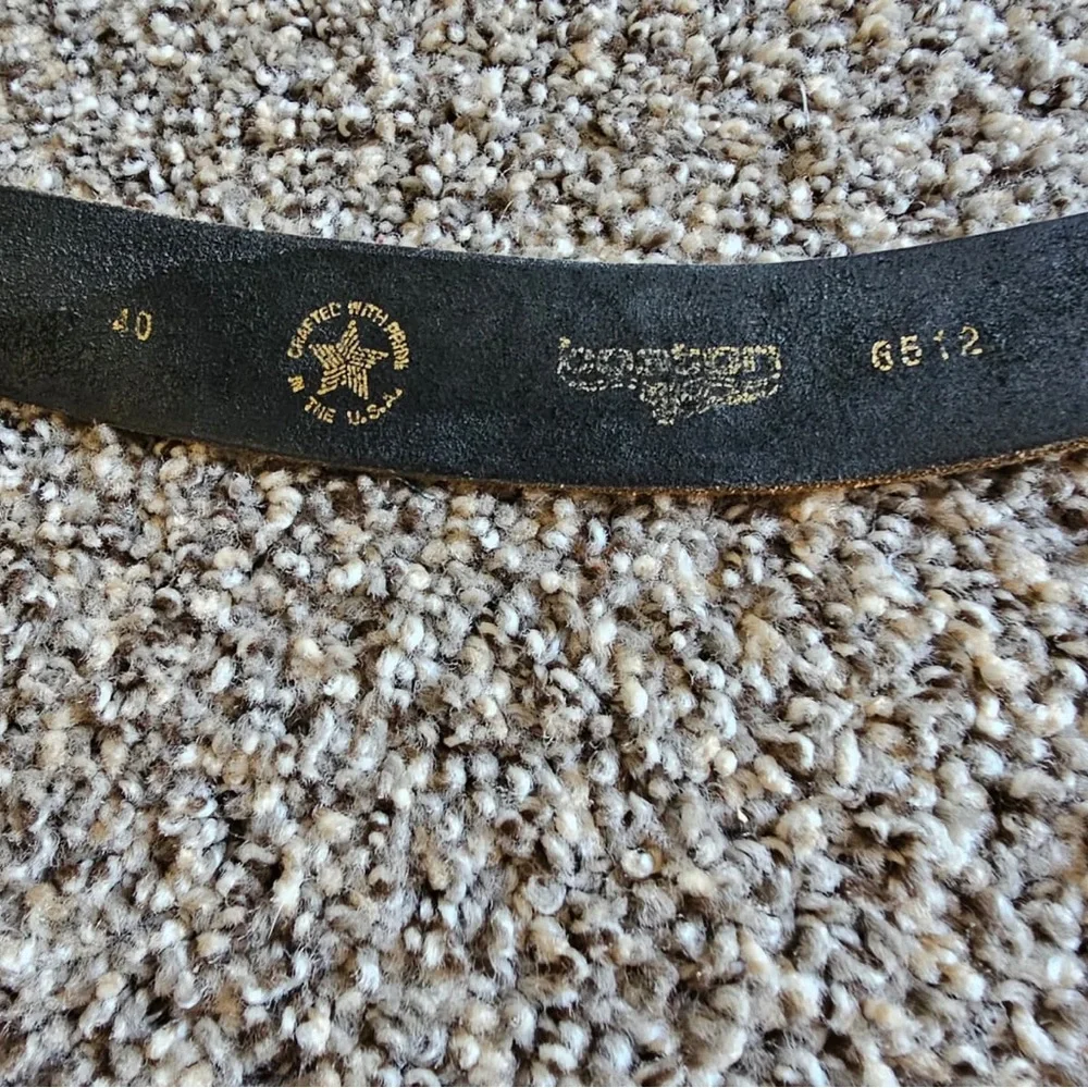 Boston leather Black Textured Leather Belt with Silver-Tone Buckle - Picture 3 of 7